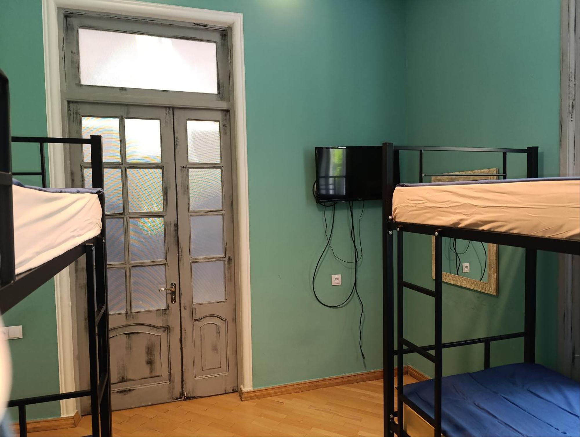 J Square Hostel Тбилиси Екстериор снимка