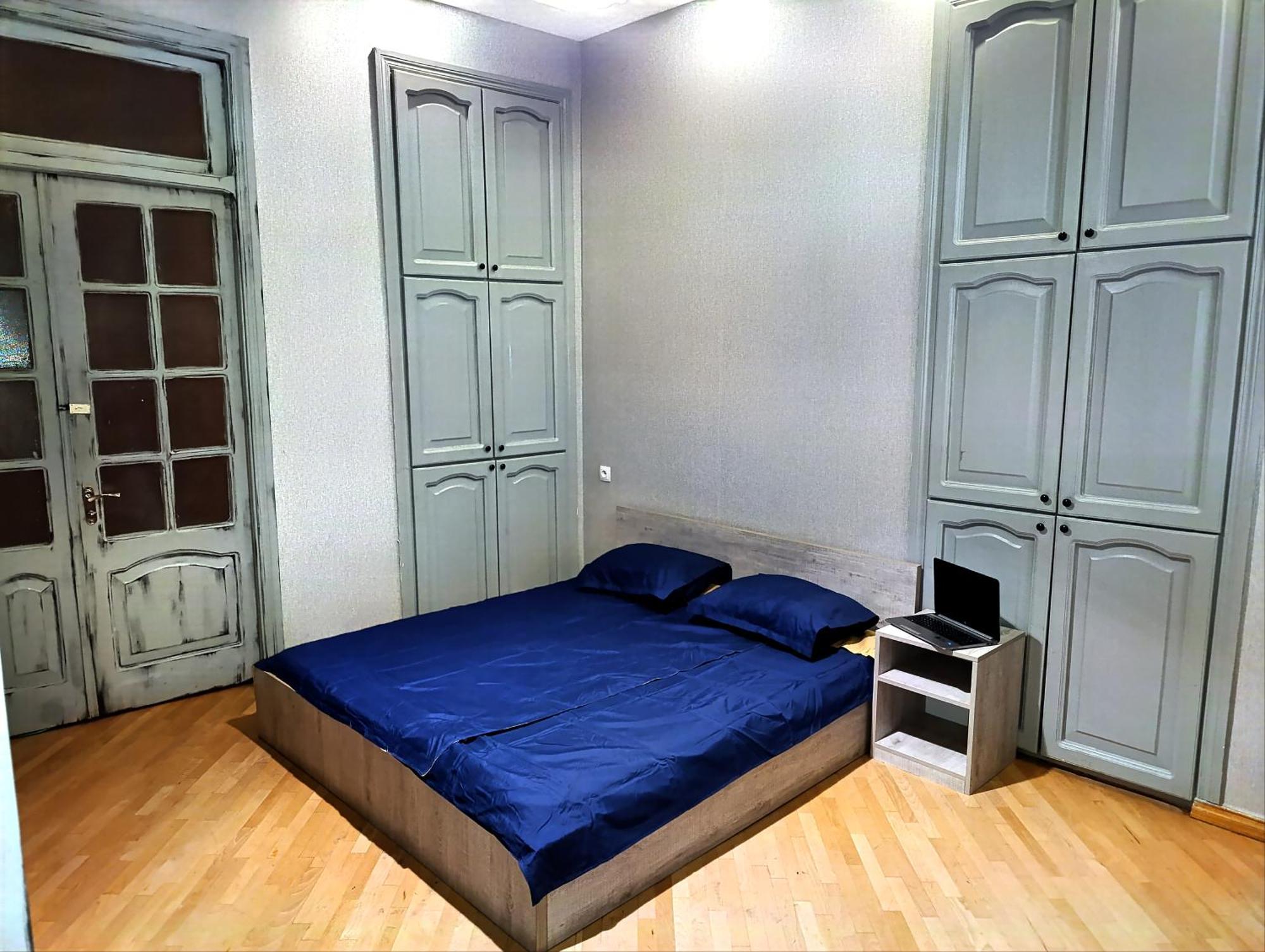 J Square Hostel Тбилиси Екстериор снимка