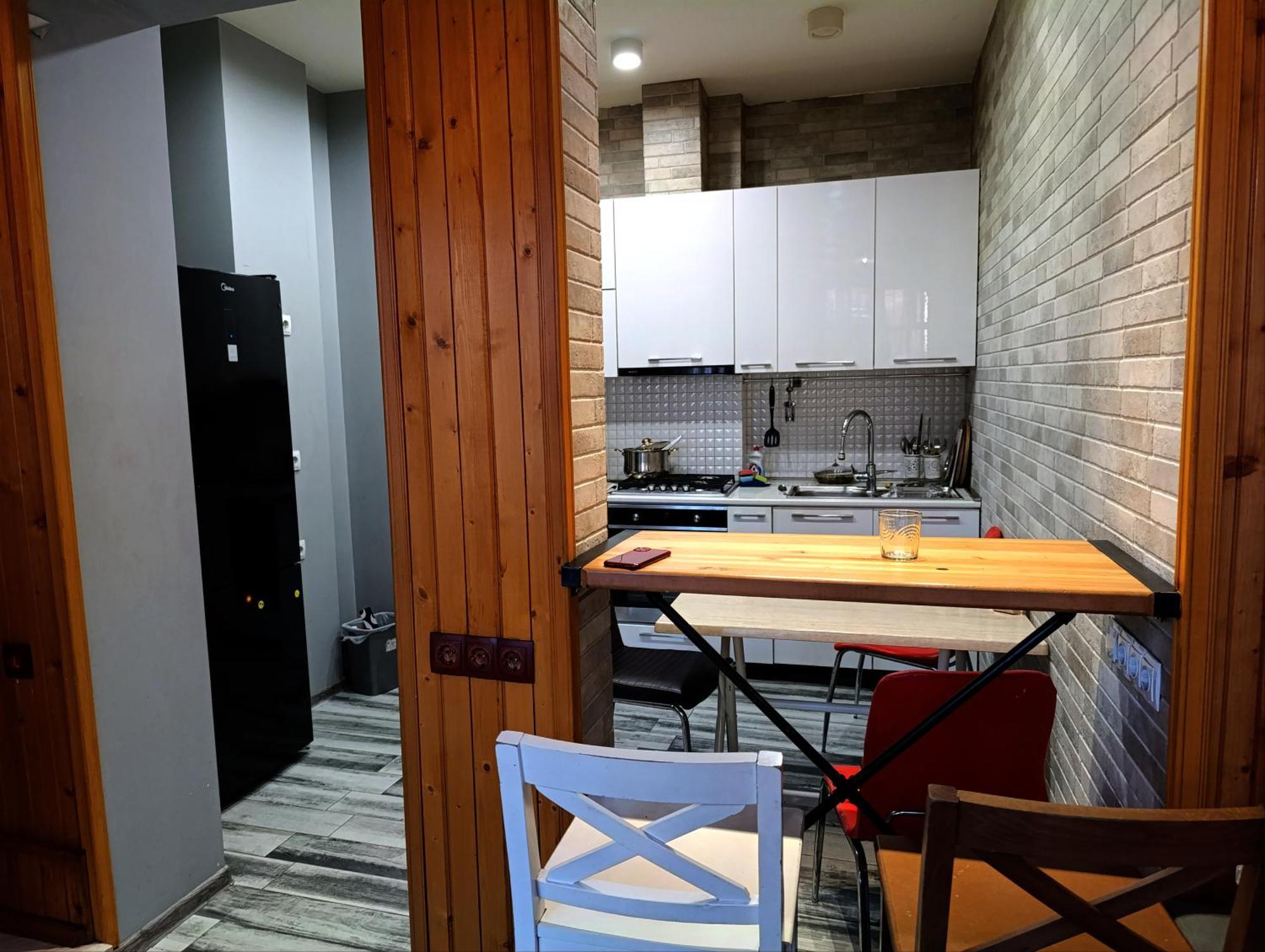 J Square Hostel Тбилиси Екстериор снимка