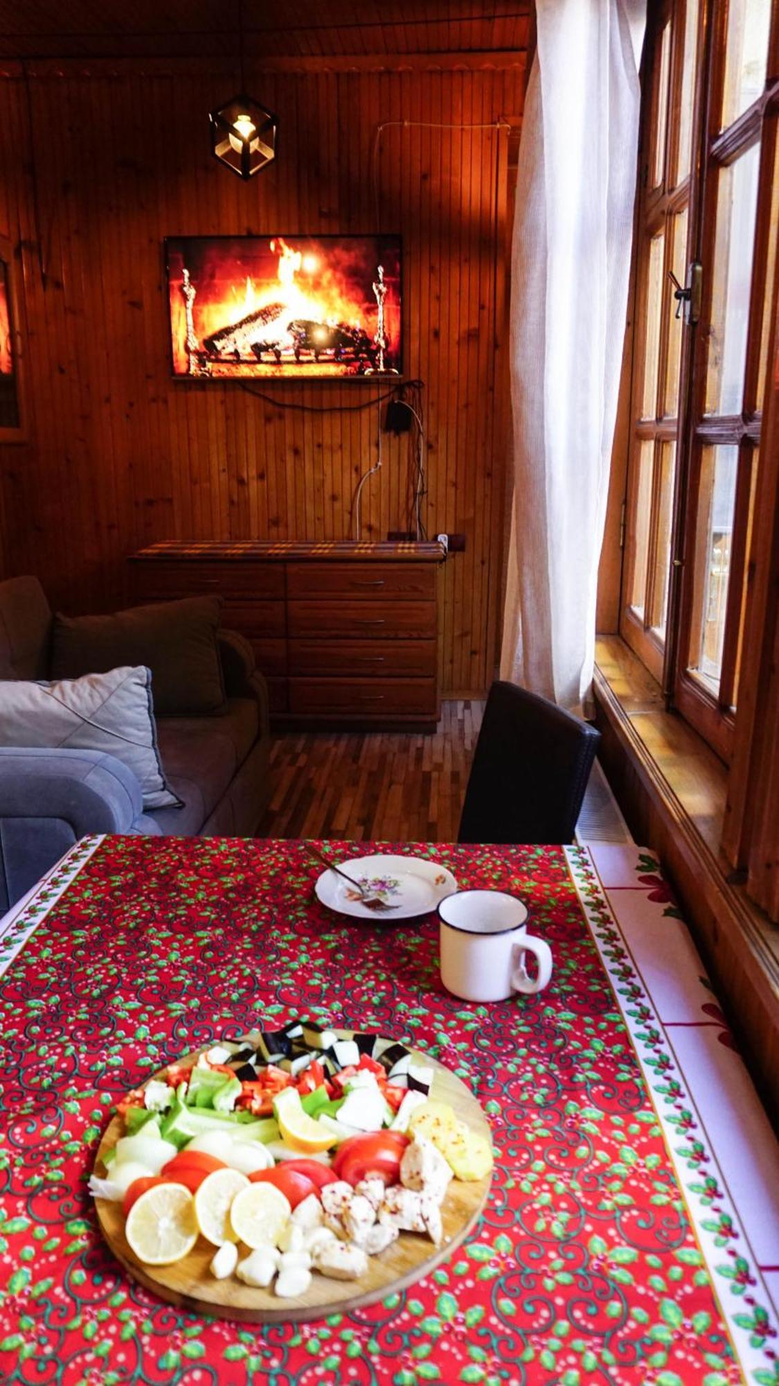 J Square Hostel Тбилиси Екстериор снимка