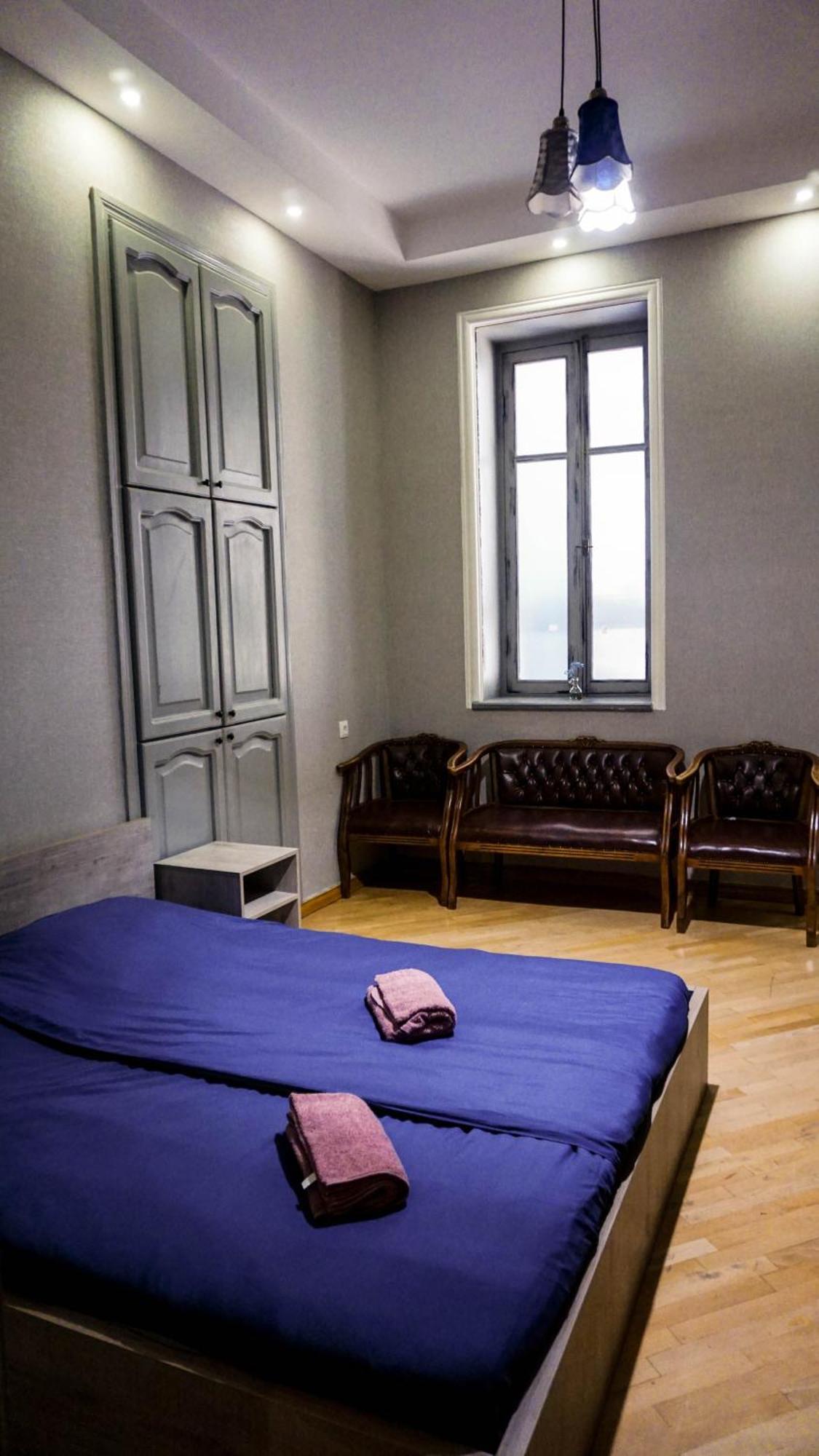 J Square Hostel Тбилиси Екстериор снимка