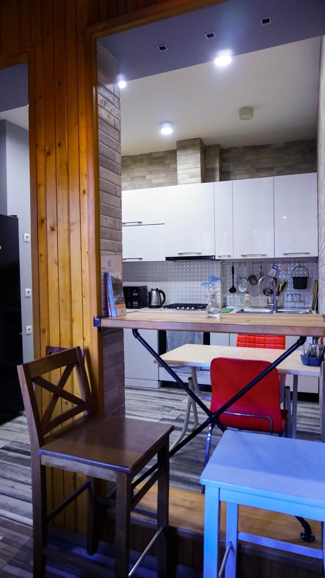 J Square Hostel Тбилиси Екстериор снимка